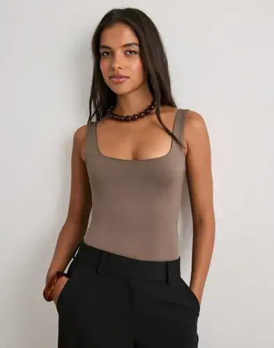 Nelly Nelly - Brun - Built In Bralette Square Body