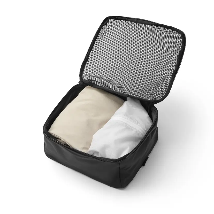 DB Essential Packing Cube M Black Out
