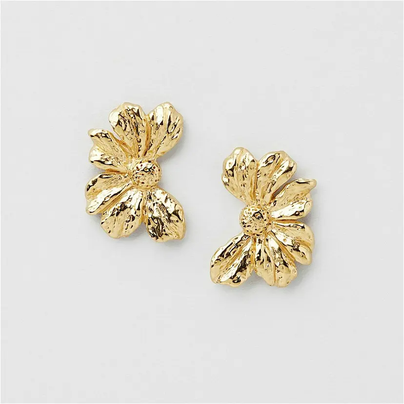 Safira Cosmos Flower Studs (M)