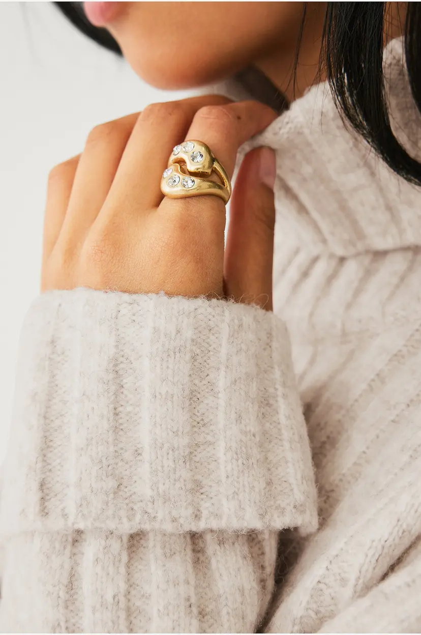 Ellos Collection Ring med glitrende steiner - Gull