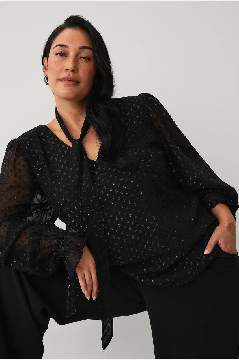 Ellos Plus collection Bluse med skjerf - Svart