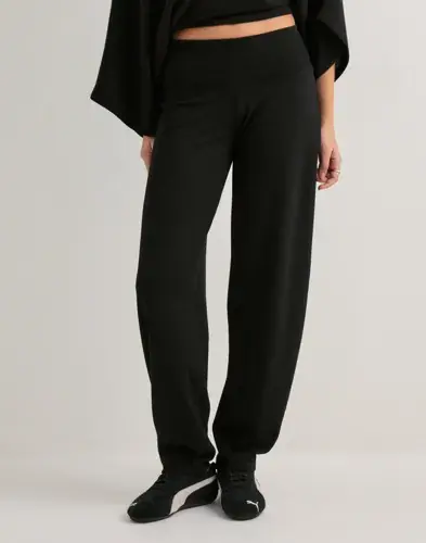 Nelly Nelly - Svart - Luxury Volume Pants
