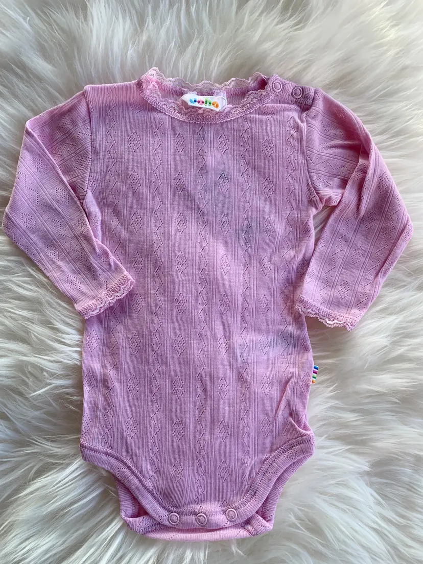 Joha Body i ull/silke med blonder Rosa