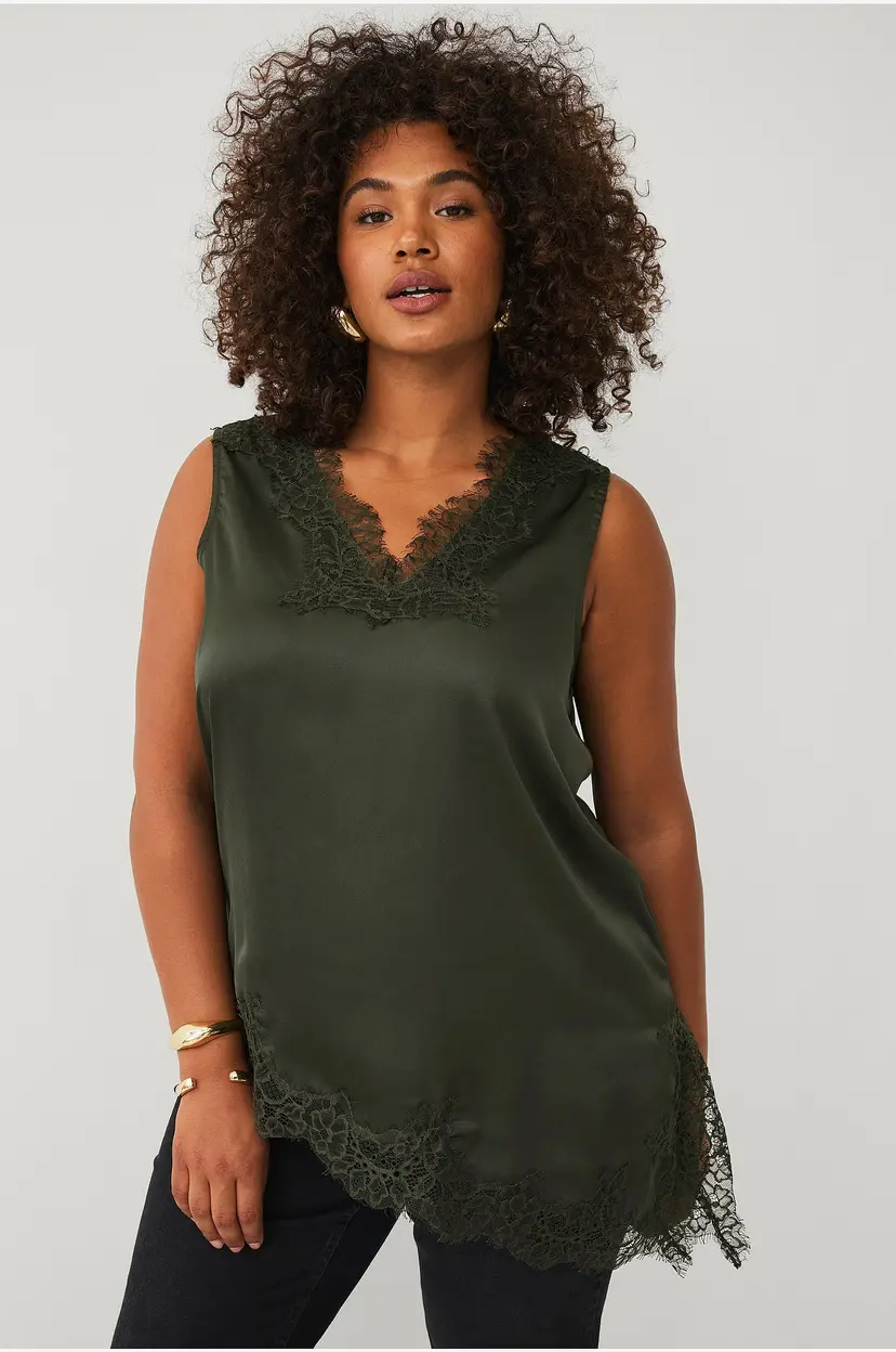 Ellos Plus collection Bluse med blondedetaljer - Grønn