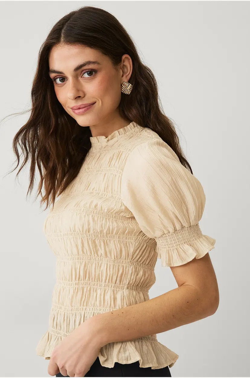 Ellos Collection Bluse med smokk og pufferme - Beige