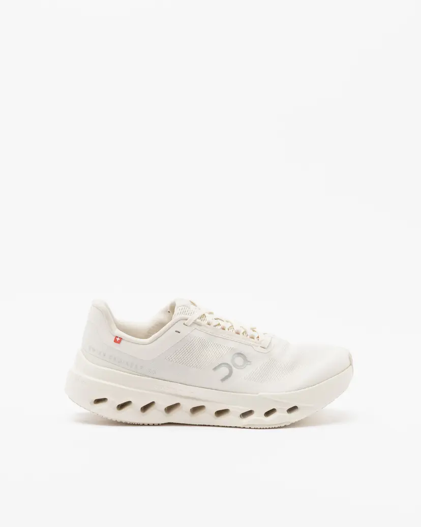On Running On Running Cloudsurfer Next Beige Sneakers