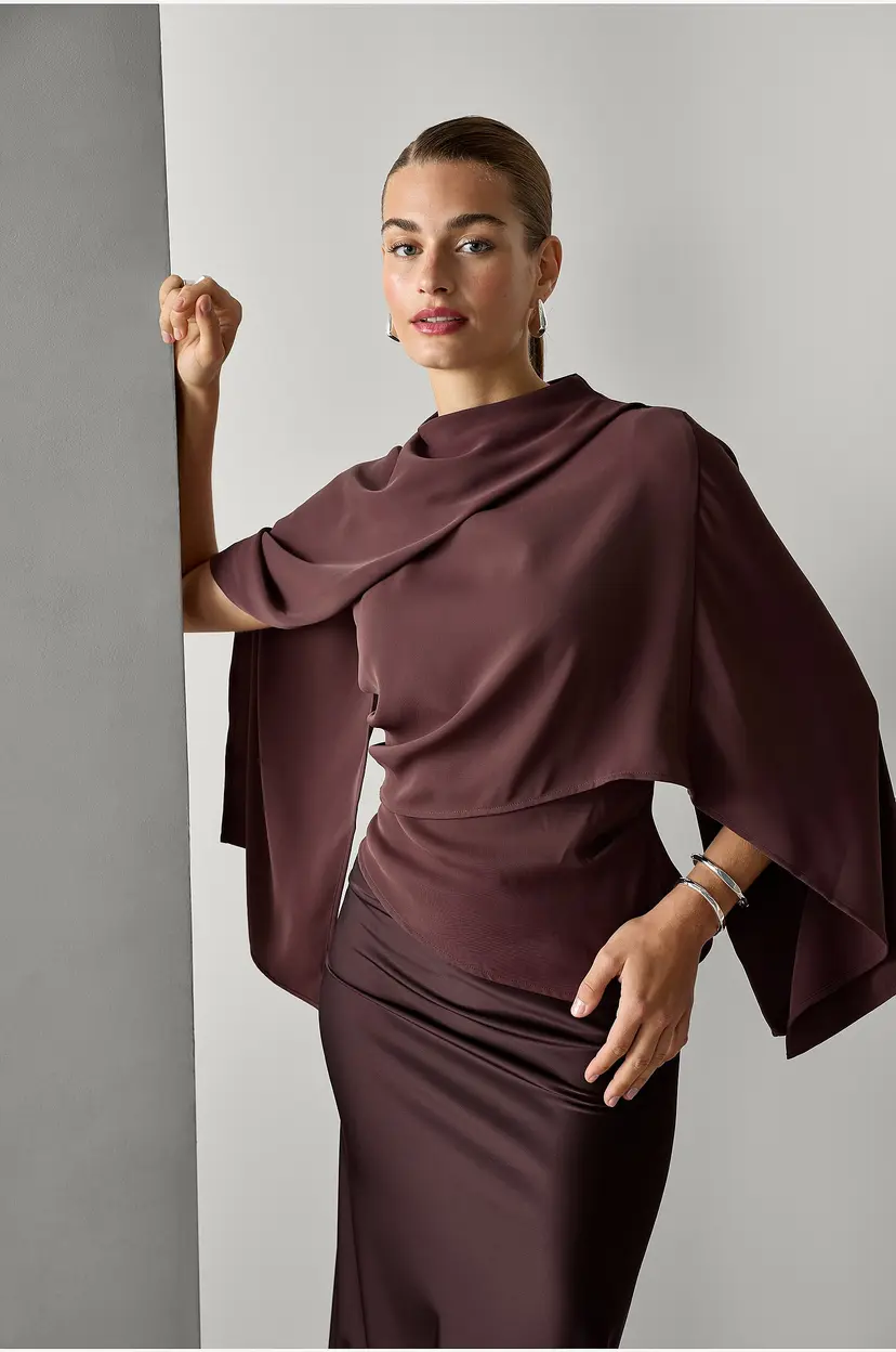 Joelle Bluse med kappehylser - Rød