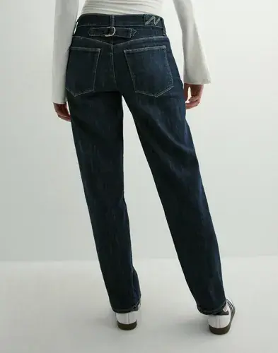Nelly Nelly - Blå - Twisted Buckle Jeans