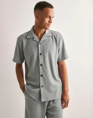 Selected Men Selected Men Slhloose-Plisse Resort Ss Shirt Ex Kortermede skjorter Grå
