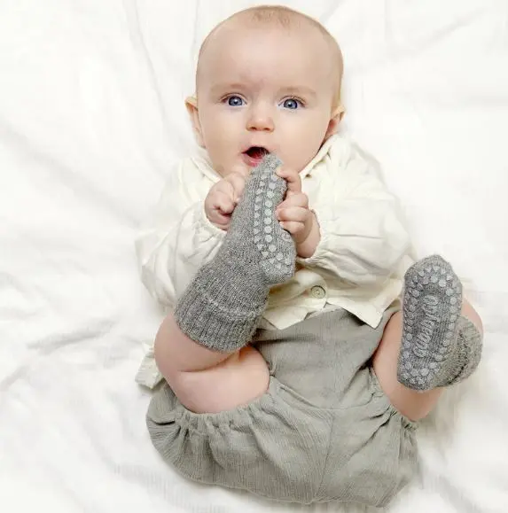 Go Baby Go Antiskli krabbesokker i alpaca Grey Melange