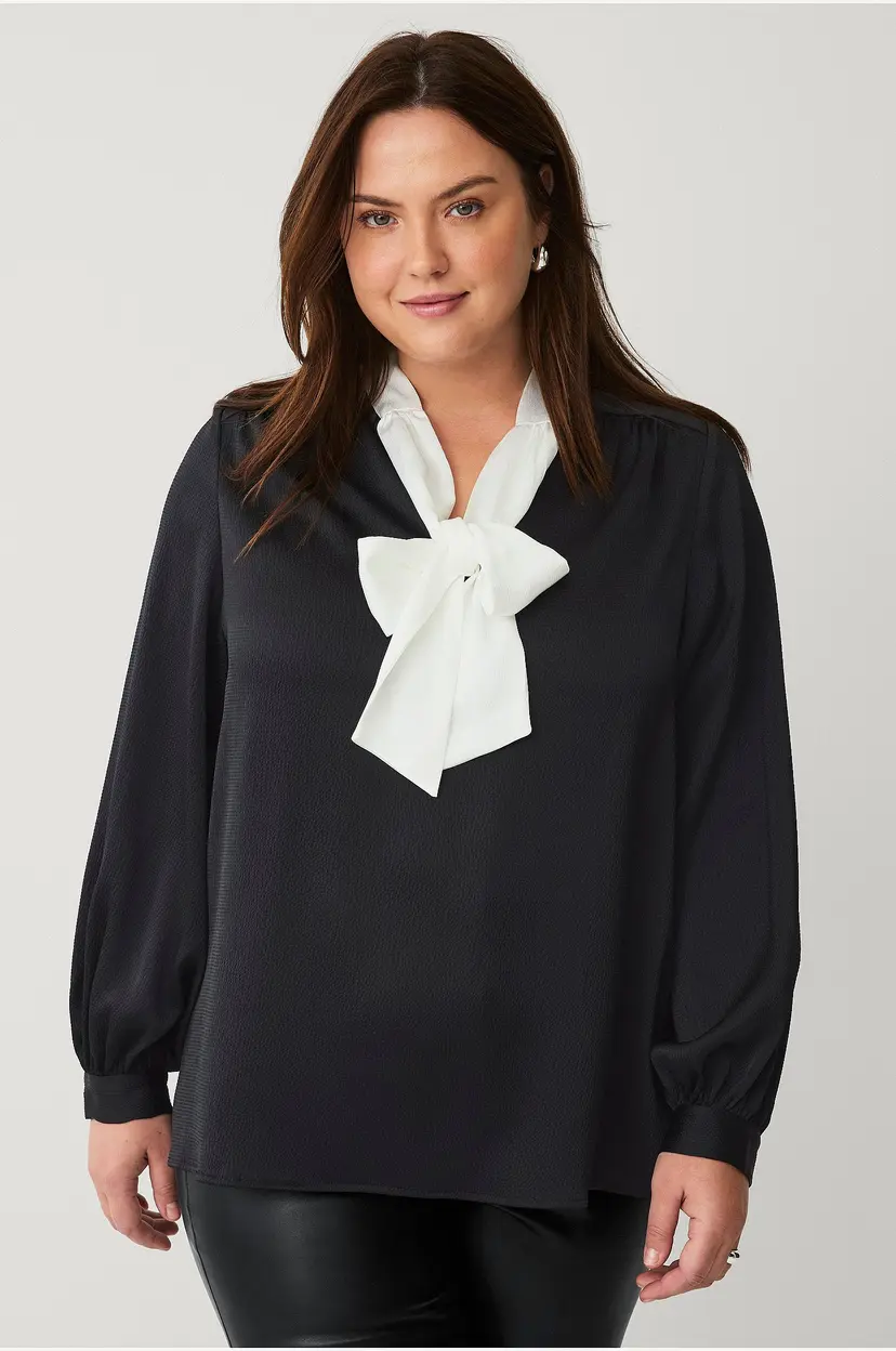 Ellos Plus collection Knytebluse i sateng - Svart