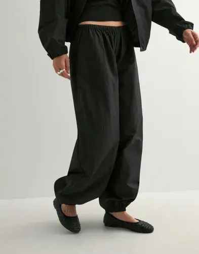 Nelly Nelly - Svart - Balloon Pants