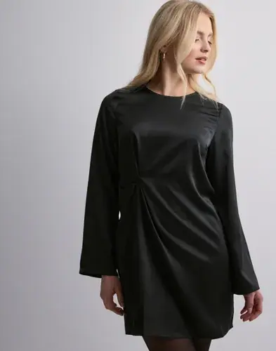 Pieces Pieces - Svart - Pcnorella Ls Short Dress D2D