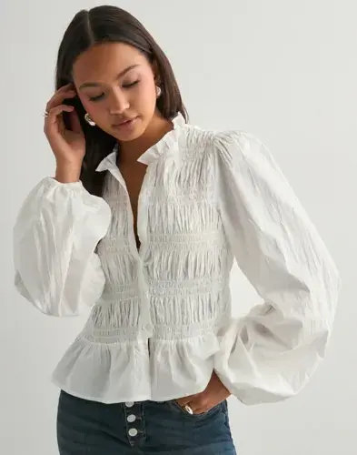 Nelly Nelly - Hvit - Flirty Smock Blouse