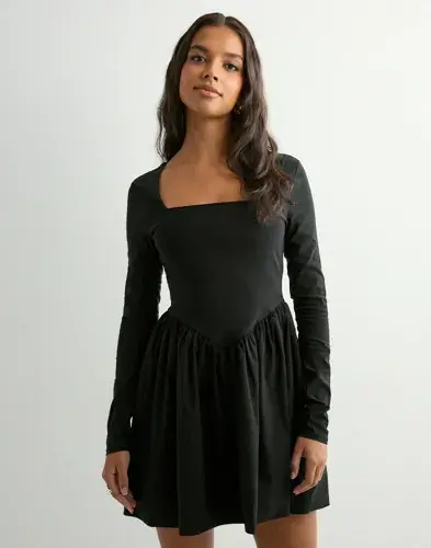 ONLY Only - Svart - Onlmenia Ls Balloon Short Dress Wvn