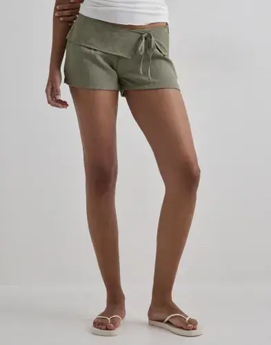 Nelly Nelly - Grønn - Front Detail Shorts