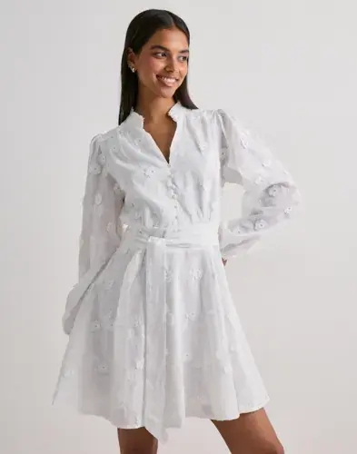 Neo Noir Neo Noir - Hvit - Monnie Embroidery Dress