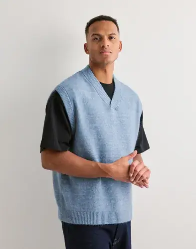 Selected Men Selected Men Slhrai Sl Knit V-Neck Relaxed Waist Strikkevester Grå
