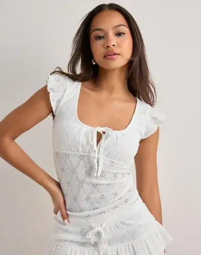 Nelly Nelly - Hvit - Broderie Anglais Top