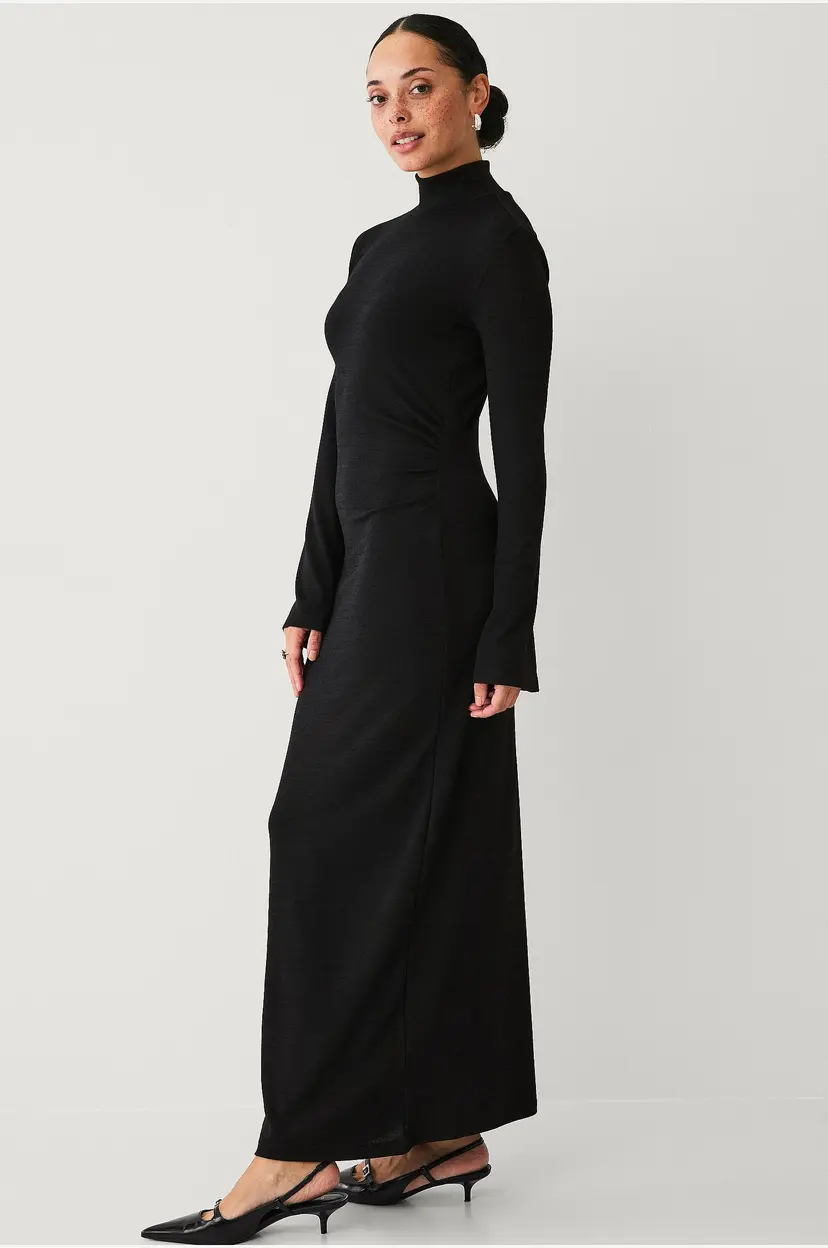 Ellos Collection Strikket kjole med sidedrapering - Svart