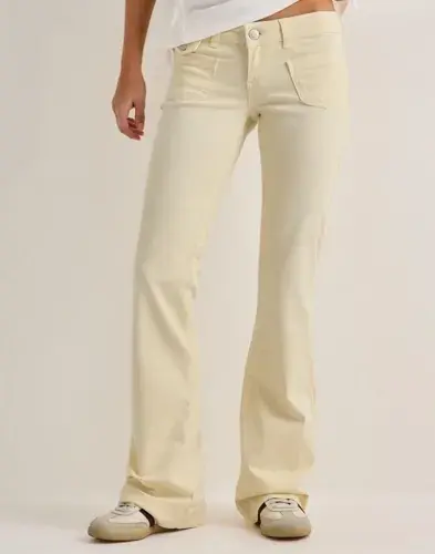 Nelly Nelly - Gul - Super Low Heart Pocket Bootcut Jeans