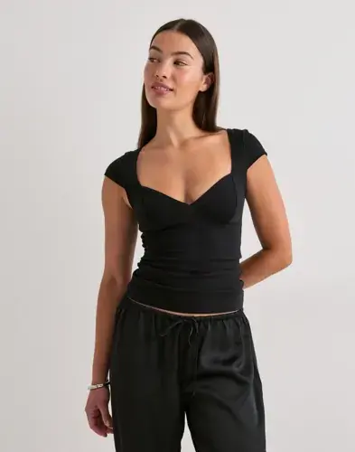 Nelly Nelly - Svart - Sweetheart Cap Sleeve Top