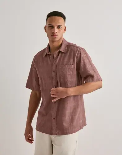 Les Deux Les Deux Charlie Ss Shirt Kortermede skjorter Rød