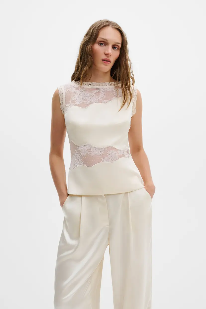 Malina Desire Lace Trimmed Cut Out Top Vanilla - S