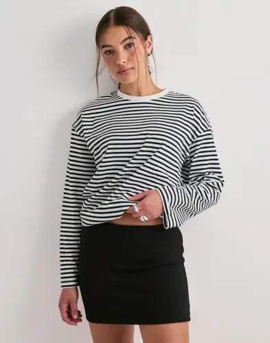 Nelly Nelly - Svart - Low Waist Mini Skirt