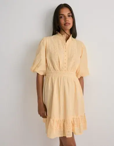 Vero Moda Vero Moda - Gul - Vmclover 2/4 High Neck Short Dress