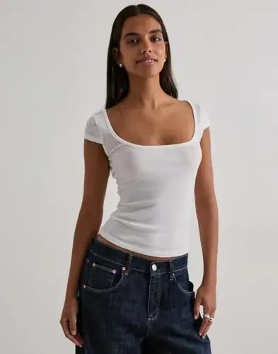Nelly Nelly - Hvit - Perfect Basic Short Sleeve Top