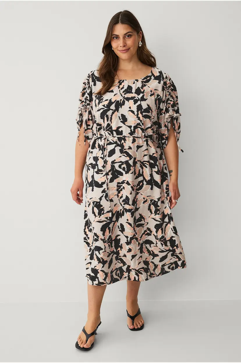KAFFE Curve Kjole KCpaca Midi Dress - Beige