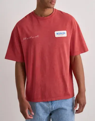 Que Sera Sera Que Sera Sera William Washed Tee Kortermede t-shirts Rød