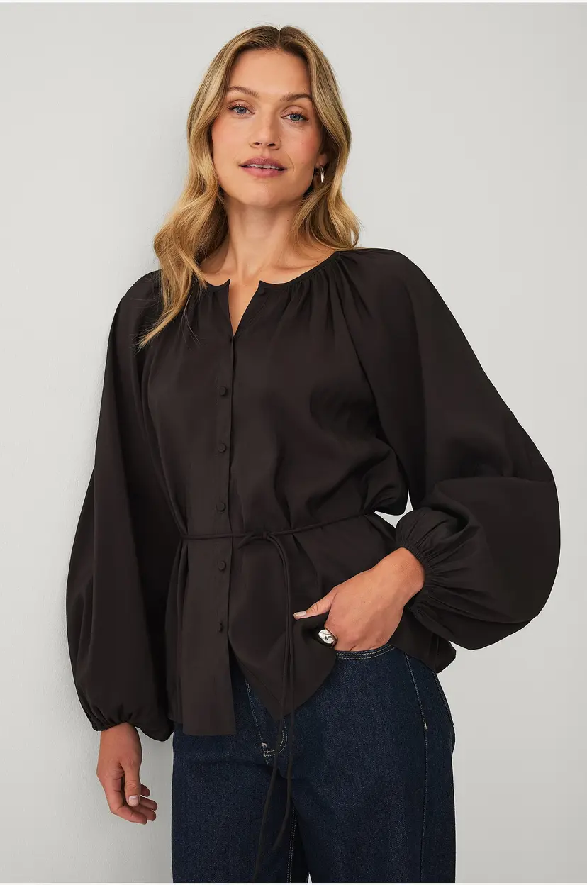 Ellos Collection Bluse med knytbart belte - Brun