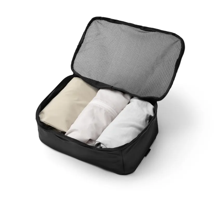DB Essential Packing Cube L Black Out
