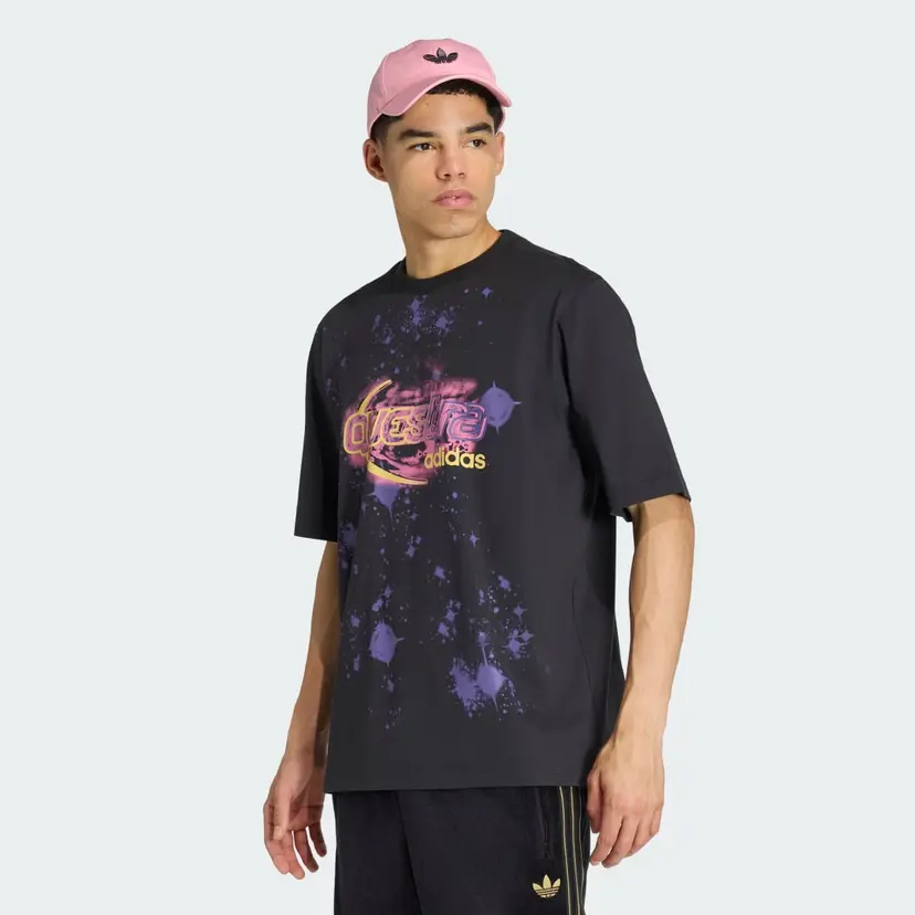 Adidas ADILENIUM SEASON 5 QUESTRA GRAPHIC T-SKJORTE