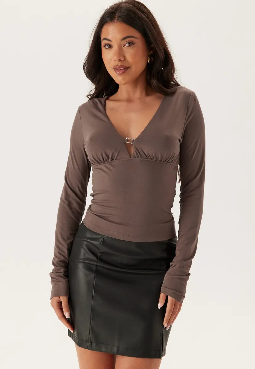 Bubbleroom V-Neck Buckle Top