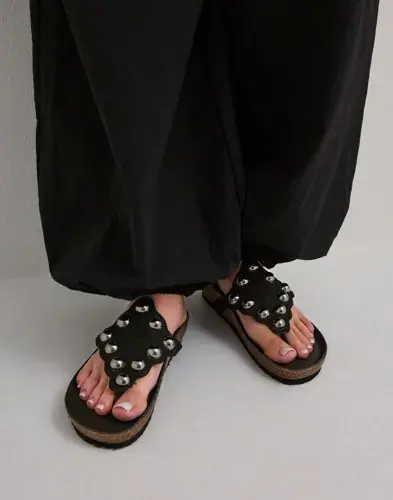 Nelly Nelly - Svart - Studded Decore Flat