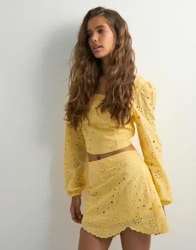 Vero Moda Vero Moda - Gul - Vmpanille Hw Short Skirt Wvn