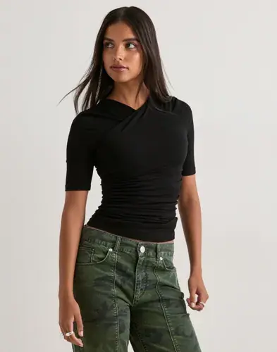 Nelly Nelly - Svart - Ruched Wrap Top