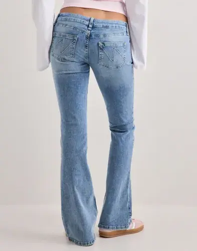 Nelly Nelly - Blå - Ultra Low Bootcut Jeans