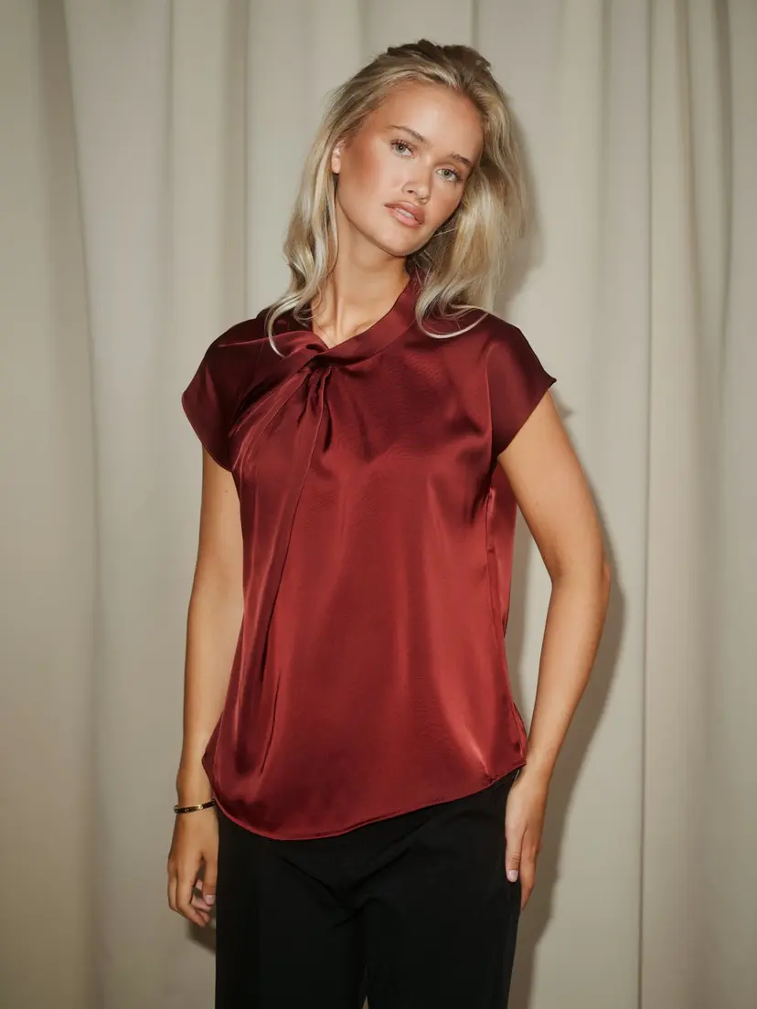 Neo Noir Fleur Drapy Sateen Blouse Burgundy