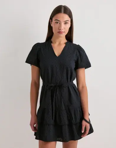 Vero Moda Vero Moda - Svart - Vmtrine Ss Short Lace Dress Wvn Noo