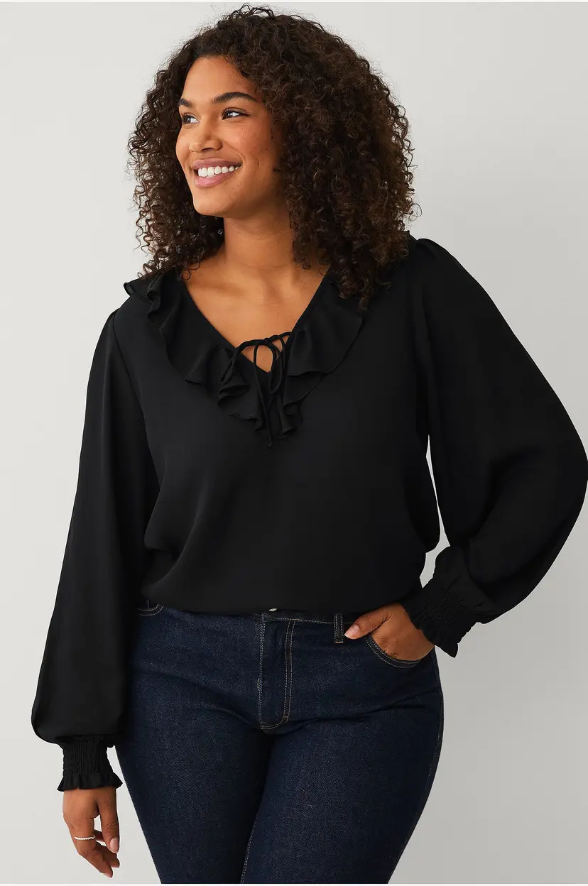 Ellos Plus collection Bluse med volang - Svart