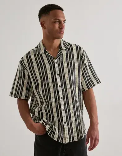 Only & Sons Only & Sons Onsdani Crochet Ss Shirt Noos Stripete skjorter Svart