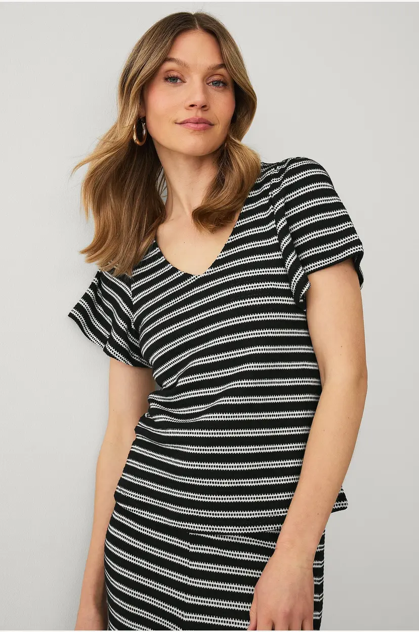 Ellos Collection Topp med draperte volangermer - Svart