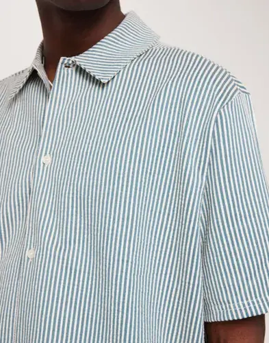 Selected Men Selected Men Slhrelaxben Seersucker Ss Jersey Sh Stripete skjorter Rutete/Stripete