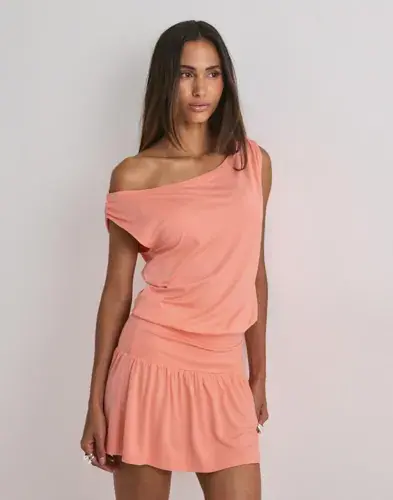 Nelly Nelly - Oransje - Soft Shoulder Mini Dress
