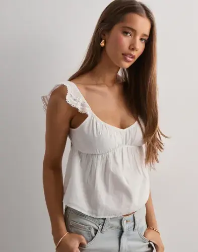 Nelly Nelly - Hvit - Lace Detail Frill Top