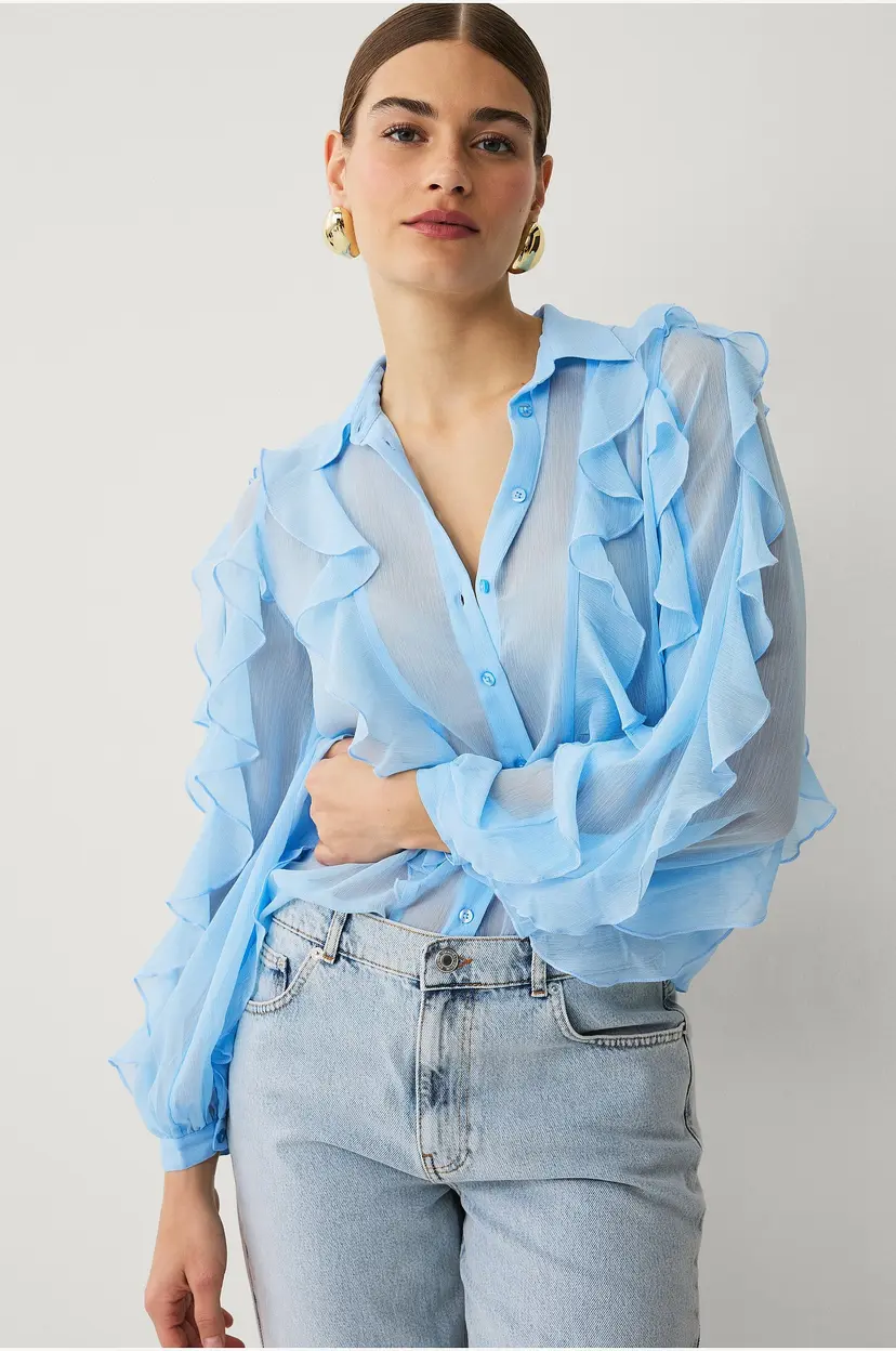 Ellos Collection Chiffonbluse med volanger og knappelukking - Blå